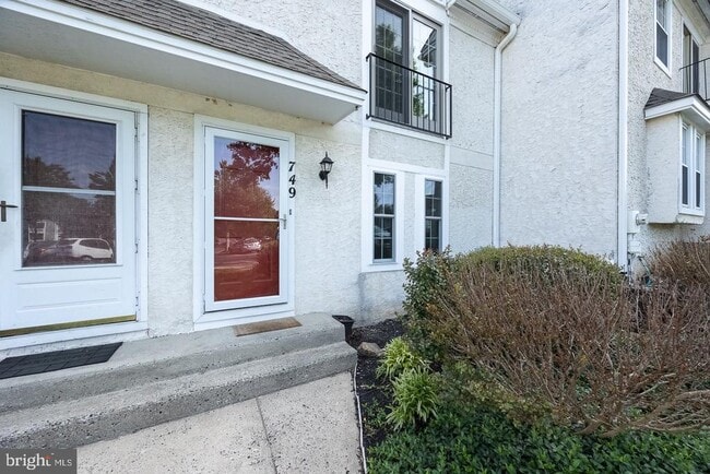Photo - 749 Bradford Terrace