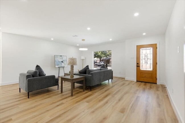 Photo - 9603 Emnora Ln