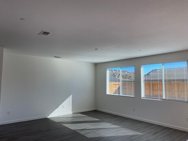 Photo - LIKE NEW!  3 BEDROOM, 2 BATH HOME FOR RENT