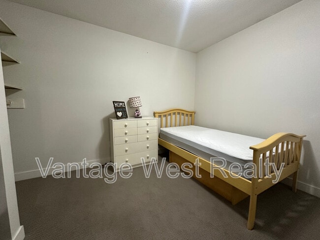 Photo - 112-1765 Leckie Rd