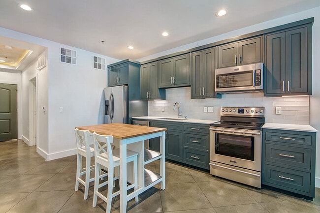 Photo - 404 Industrial Park