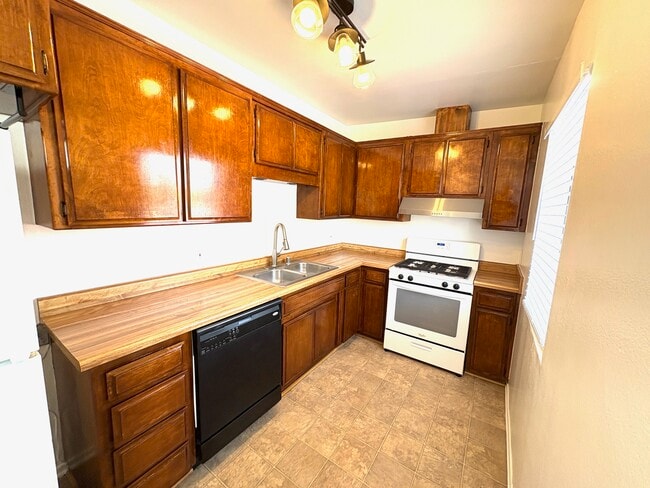 Photo - 203 E 53rd St Unit #3