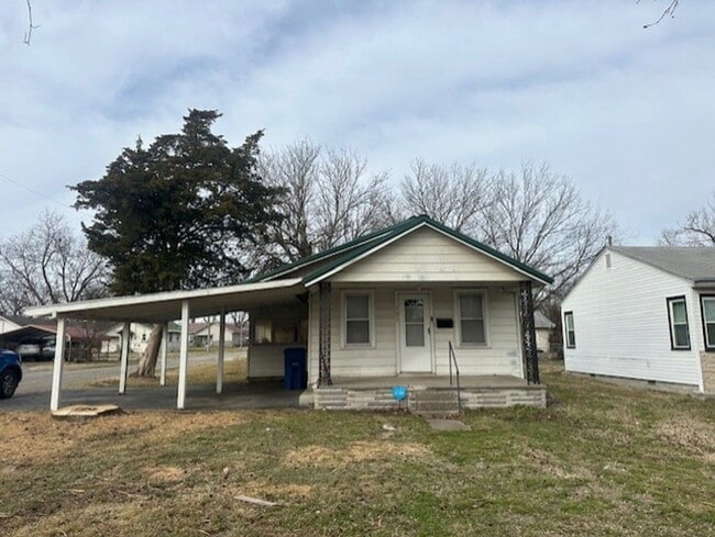 Building Photo - 3 Bedroom 1 Bath Home For Rent