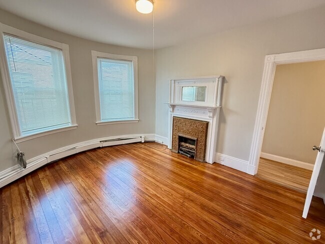 Building Photo - 11 Linden St Unit 2 Rental