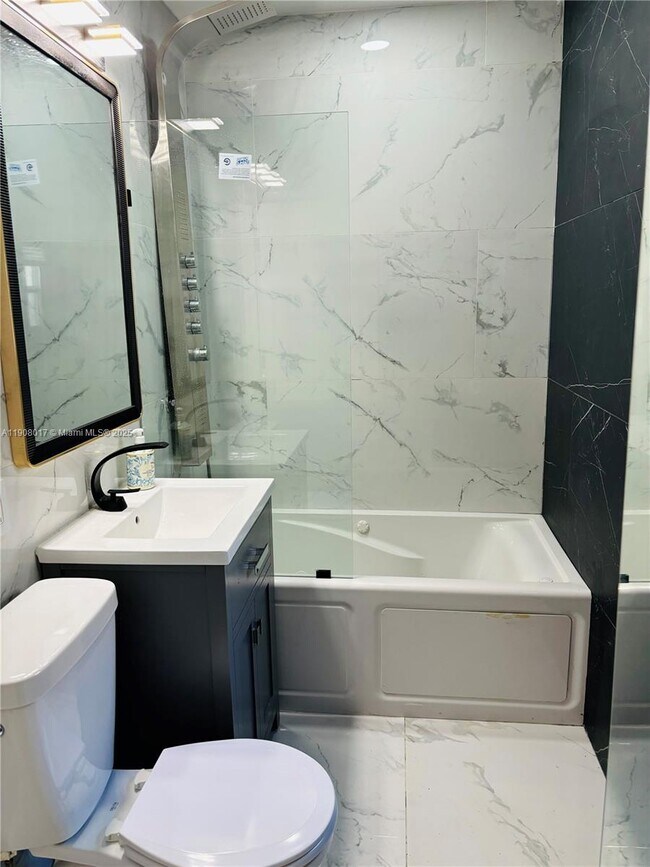 Photo - 1717 Buchanan St