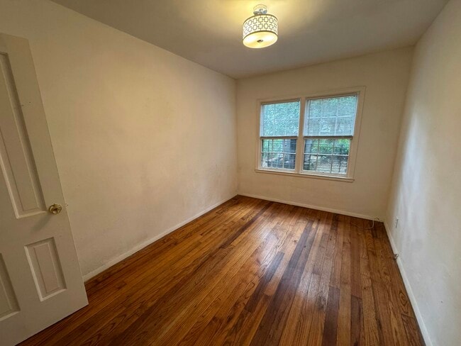 Photo - 1128 E 53rd St