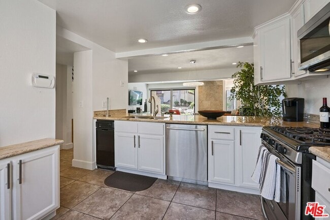 Photo - 5720 Owensmouth Ave Unit 142