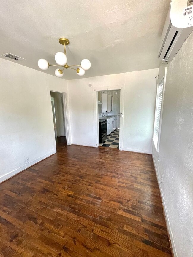 Photo - Cute 2 bed/1 bath House Steps Away from Park
