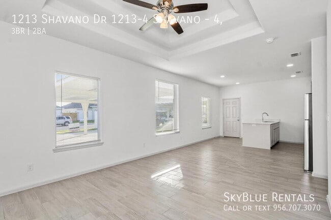 Building Photo - 1213 Shavano Dr Unit 4,