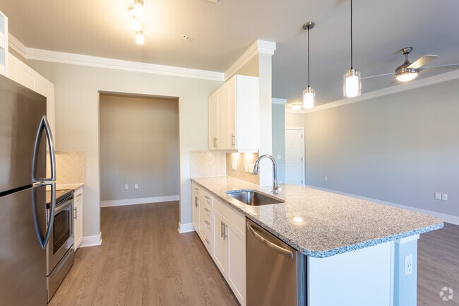 1BR, 1BA + Den - A2 - Vale Overland Park