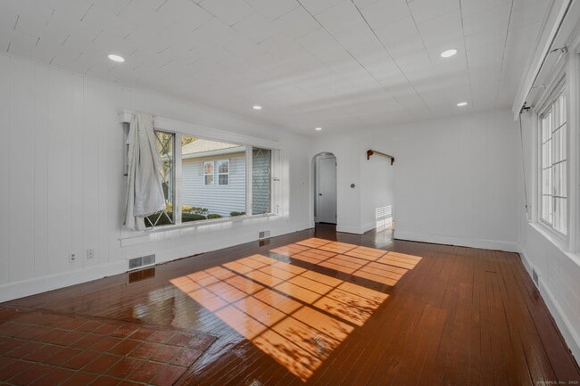 Photo - 139 Pennsylvania Ave