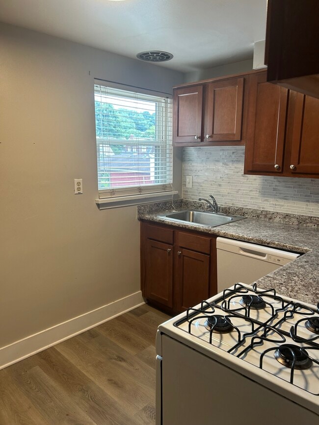 Building Photo - 1441 Lincoln Way Unit 1