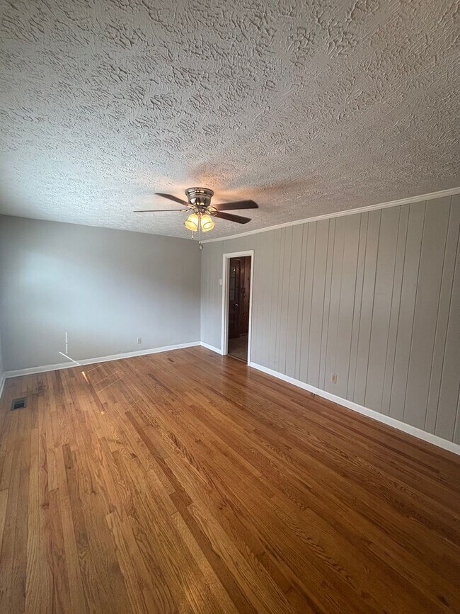Photo - Updated 3bd/2bth home with Remodeled Maste...