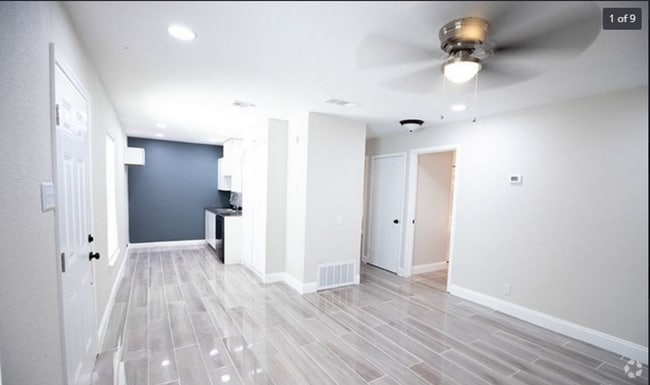 Building Photo - Beautifully renovated home