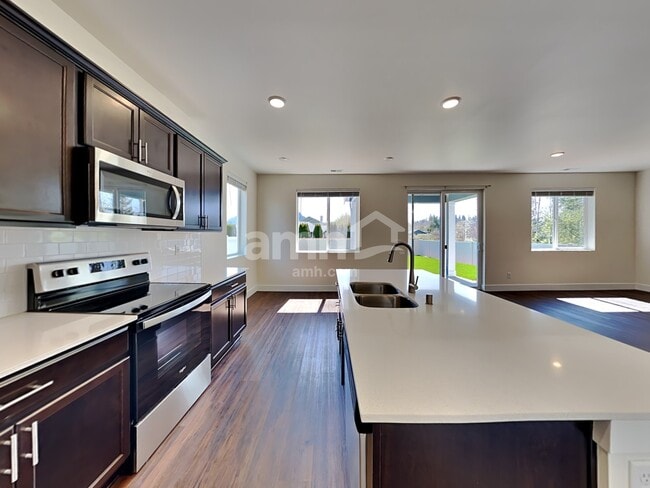 Photo - 390 Smith Dr