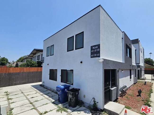 Building Photo - 4110 1/2 Normandie Ave Rental