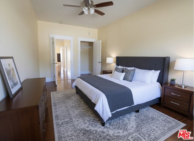 Photo - 2928 Walton Ave Unidad 2930