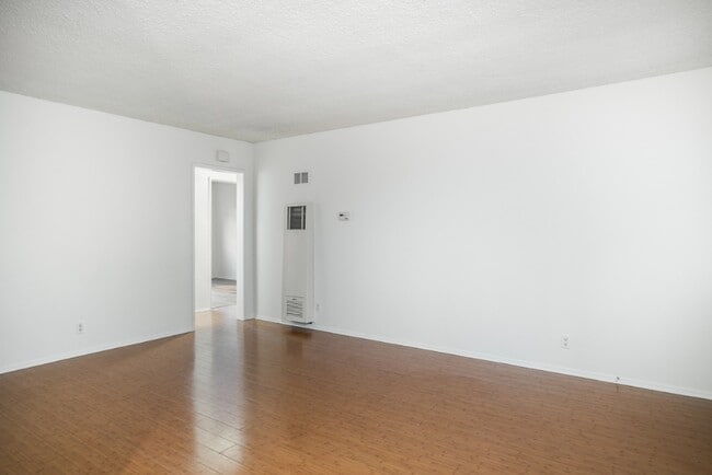 Building Photo - 11511 Ohio Ave Rental
