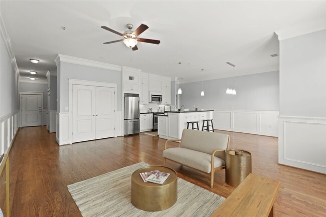 Building Photo - 2802 Morrison St Unit 206 Rental