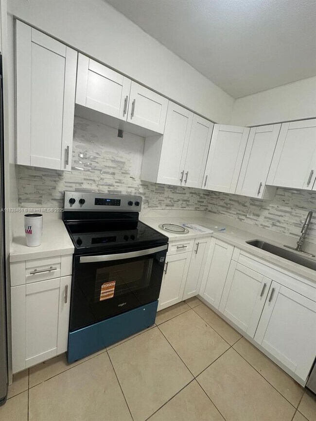 Photo - 700 SW 67th Ave