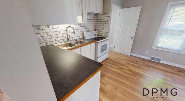 211 S Clemens Ave