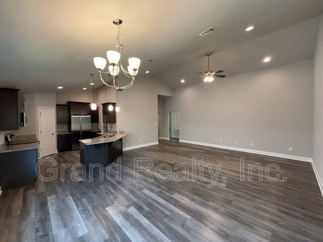 Photo - 4483 Watkins St