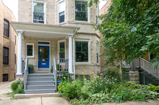Building Photo - 2627 N Mozart St Unit 1 Rental