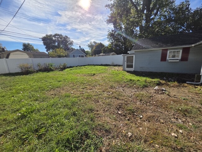 Photo - 5235 Fletcher St