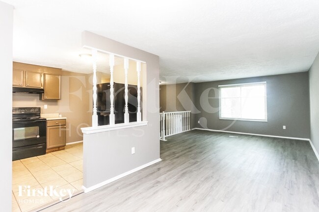 Photo - 910 Woodlark Dr