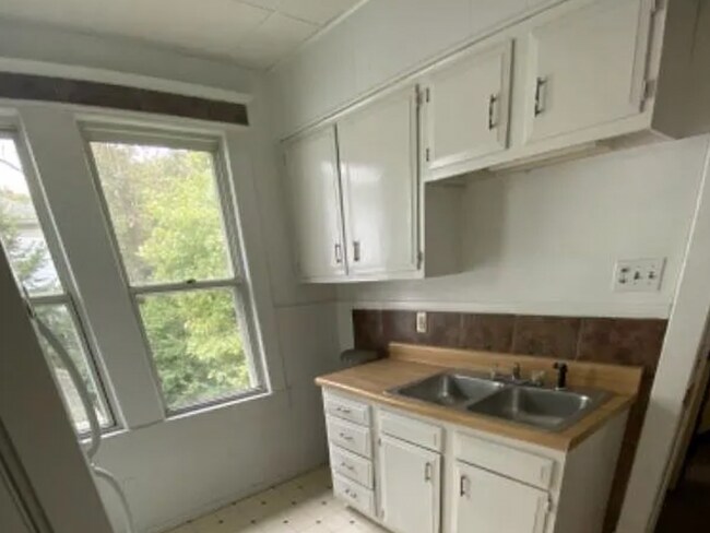 Photo - 839 N Main St Unit 2