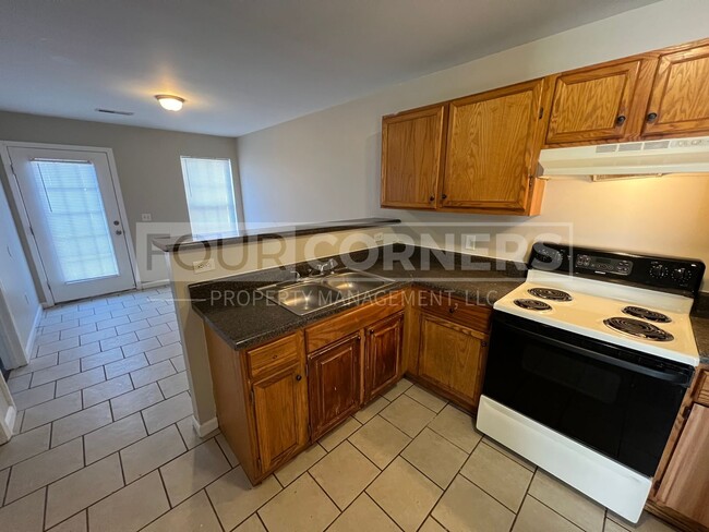 Photo - Lovely 3-bedroom 2-bath Apartment Unidad A