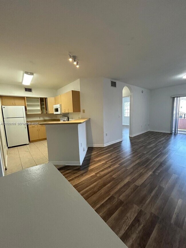 Photo - 1002 Belmont Ln Unit 1002