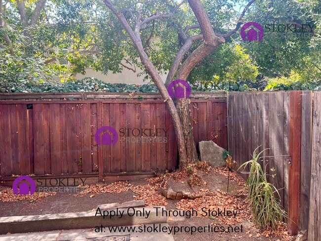 Photo - 1893 Lynwood Dr