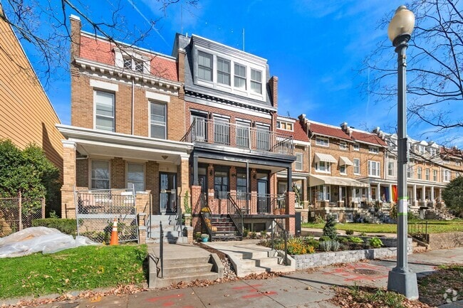Building Photo - 423 Quincy St NW Unit B Rental