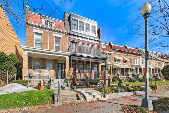 Photo - 423 Quincy St NW Townhome