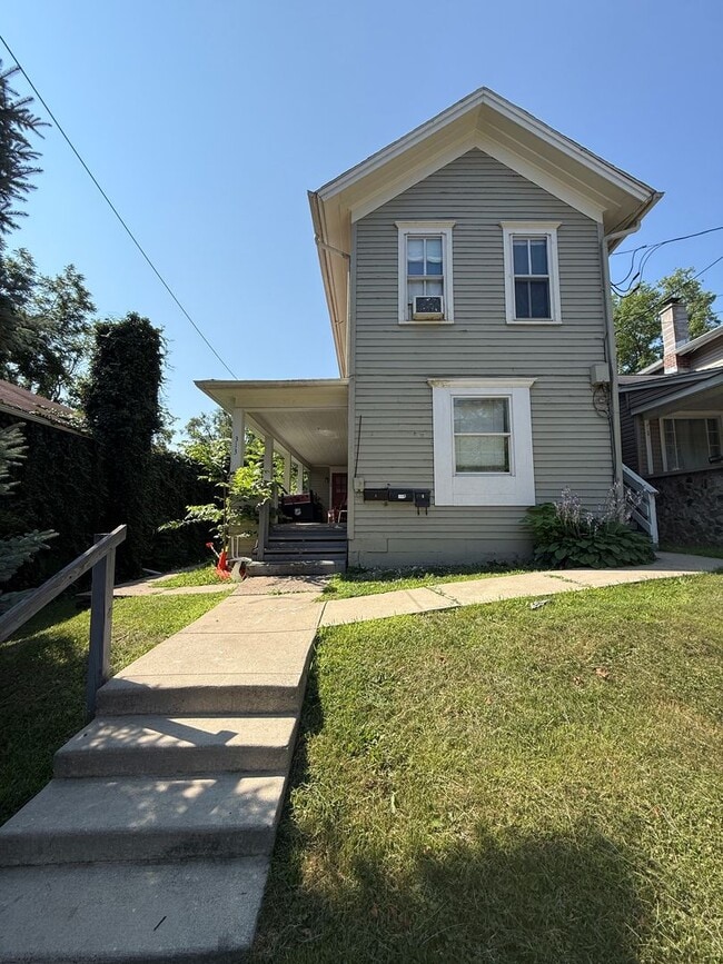 Building Photo - 313 W Ganson St Unit Apt #1