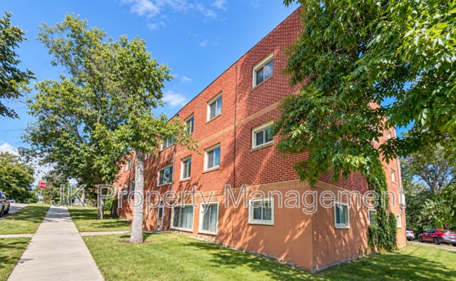 Building Photo - 205 11th St S Unit #09