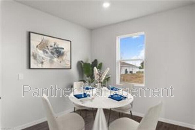 Photo - 305 NW 18th Pl House