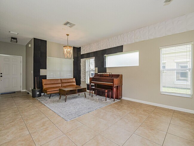 Photo - 1905 77th Dr