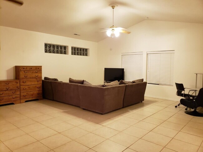 Building Photo - 288 Diagonal St Unit B Rental
