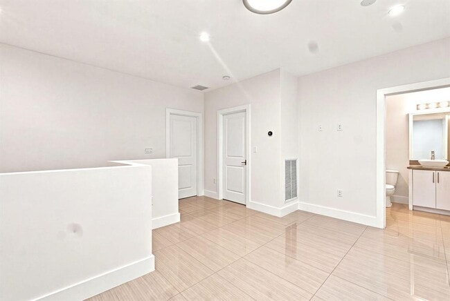 Photo - 432 NE 16th St