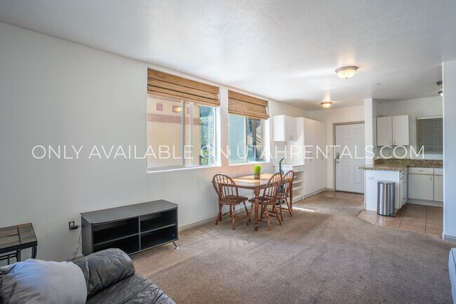 Photo - 884 E 700 N Unidad E4-Rm1(Left)