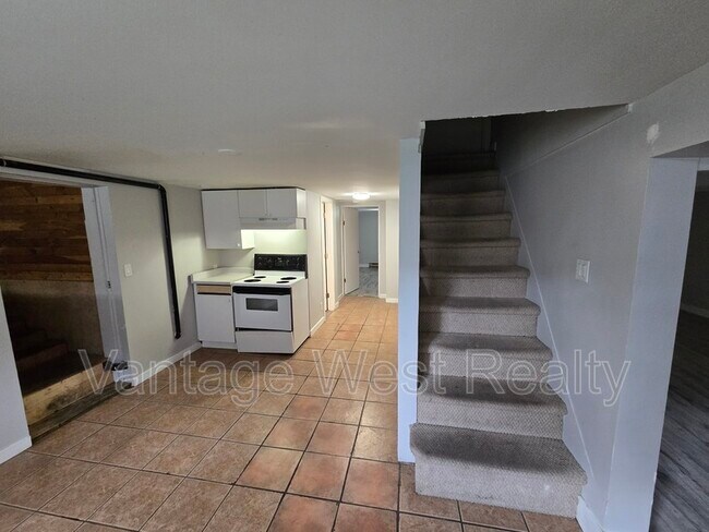 Photo - 320 Rutland Rd S