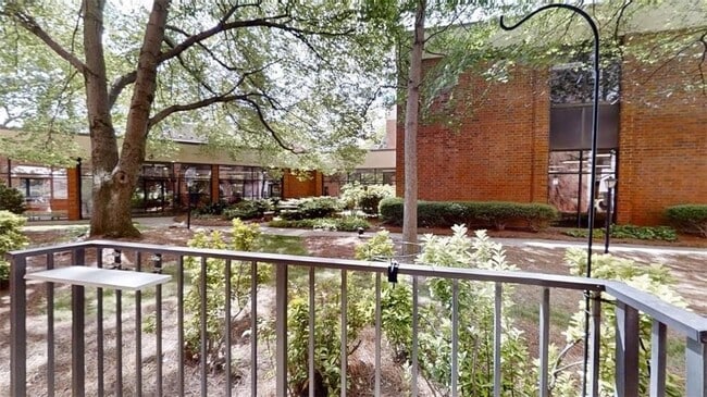 Photo - 300 Johnson Ferry Rd