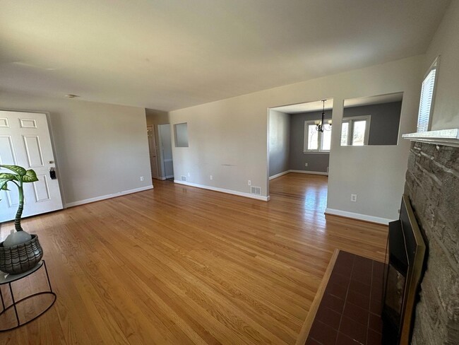 Photo - 5118 Avoca Ave