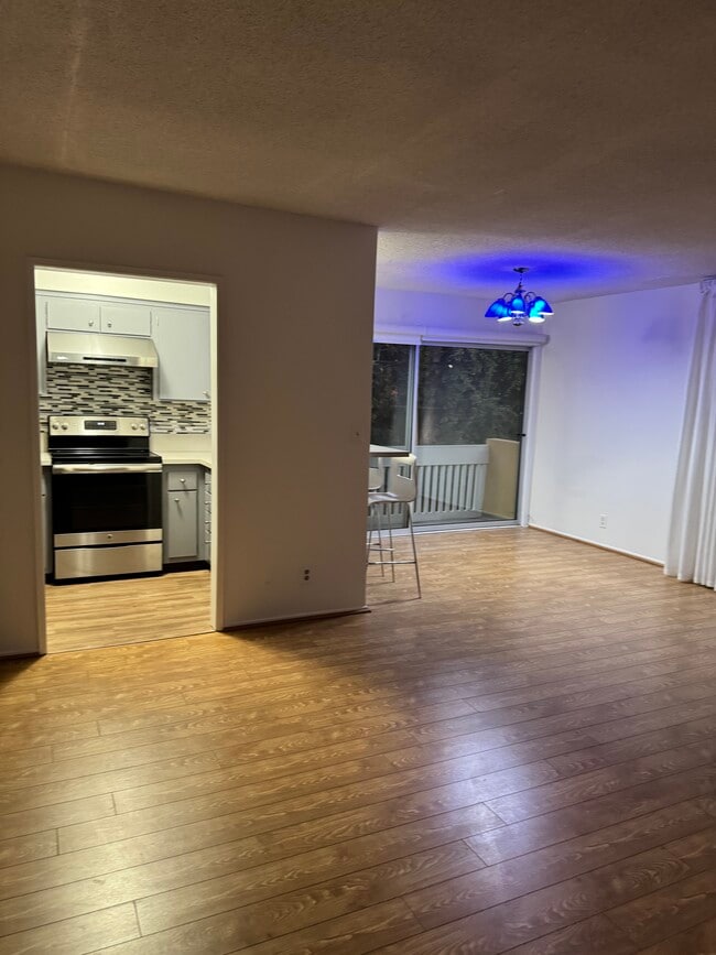 Building Photo - 3614 Clarington Ave Rental