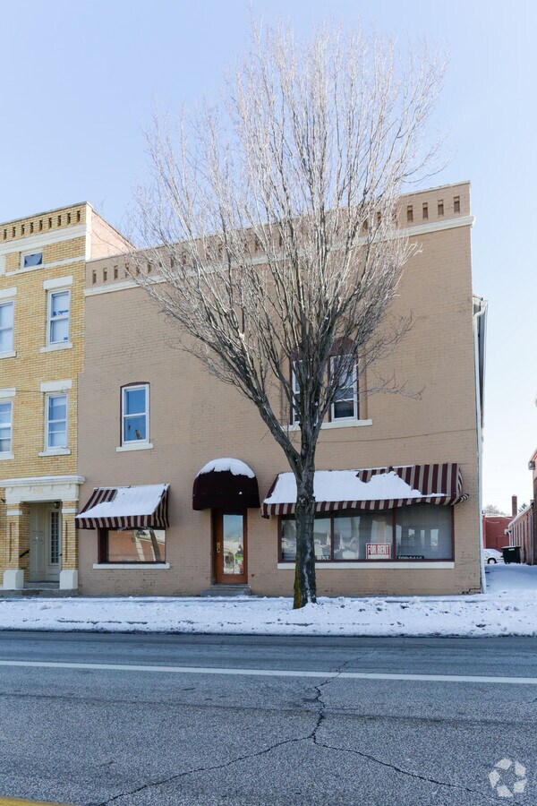 Photo - 128 N Chestnut St