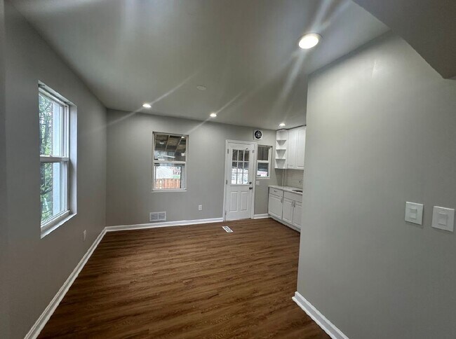 Photo - Spacious Three Bedroom House In Baltimore ...