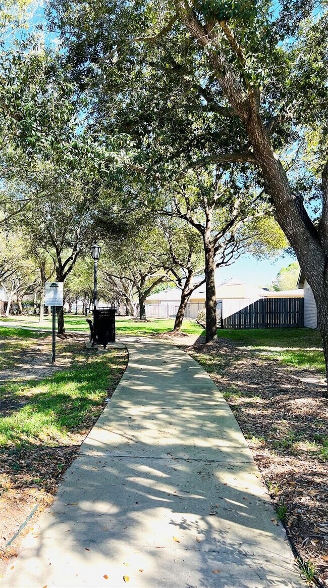 Photo - 8426 Woodland Knoll Ln