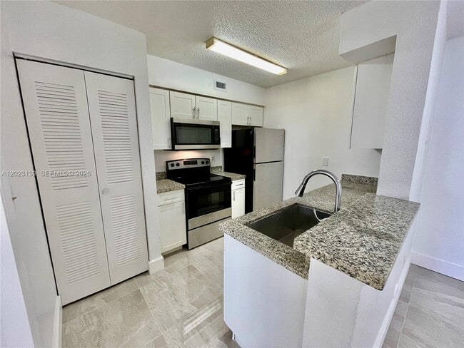Photo - 2880 N Oakland Forest Dr Unit 103